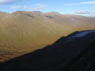 Before the drop down, with the ascent up Sgurr Choinnich looming across the glen